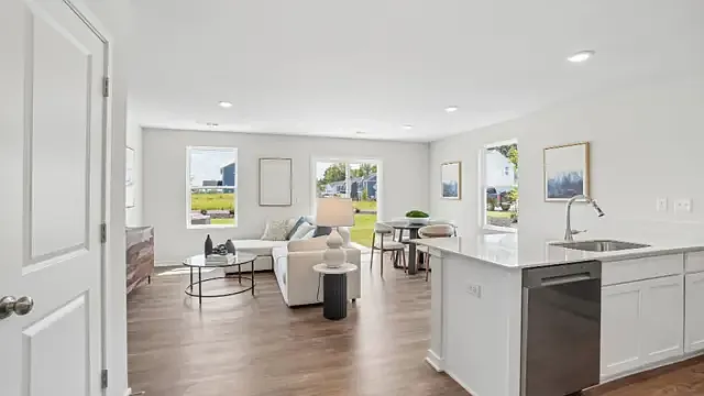 3 bed, 2.5 bath, 1410 sqft, $1,625 — Photo 2