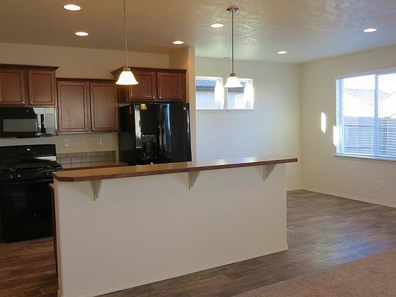 2nd image of 21296 Daylily Ave