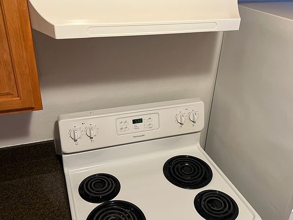 Electric Oven! Super clean and ready for use!