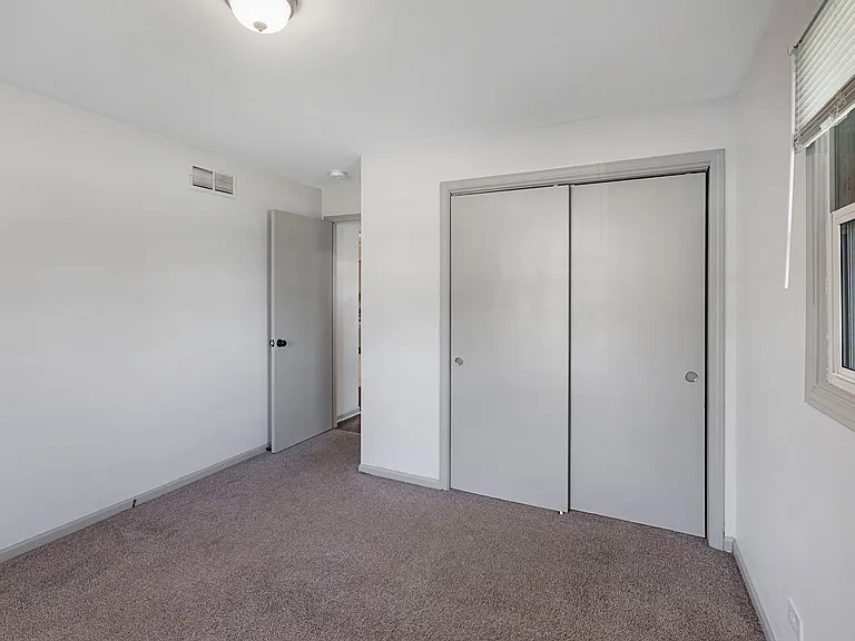 621 Hiawatha Dr — Photo 5