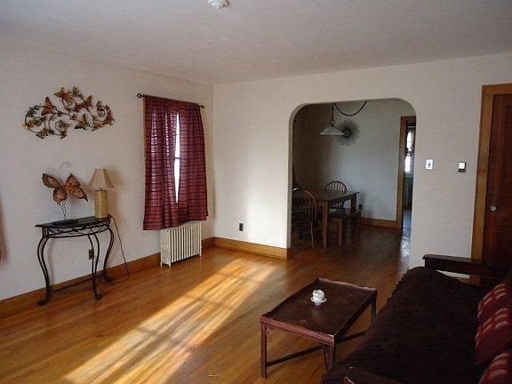5th image of 307 Oak St