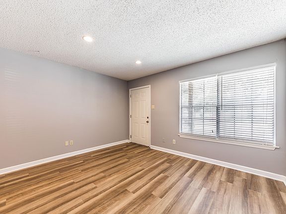 5th image of 300 Lozes Ave APT 1001