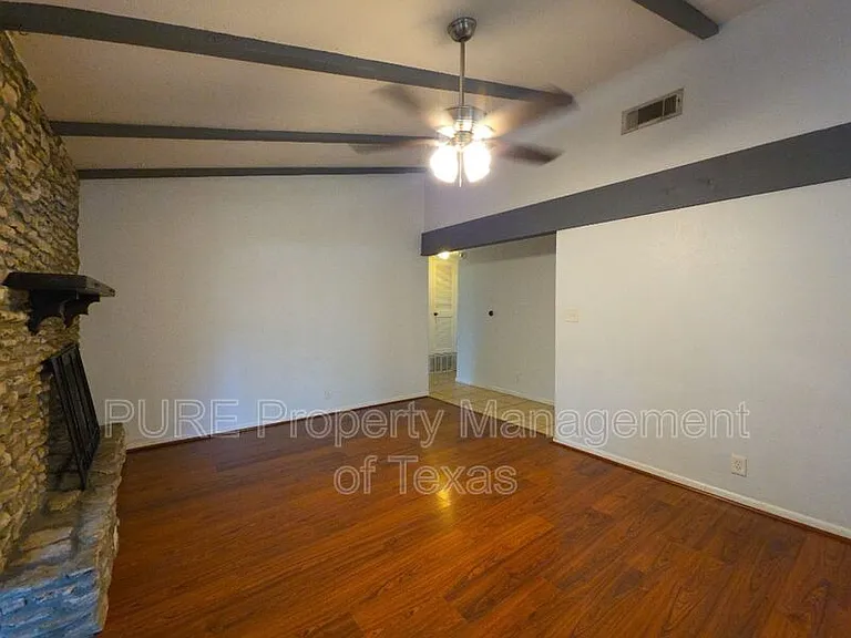 3000 Lakeside Dr — Photo 14
