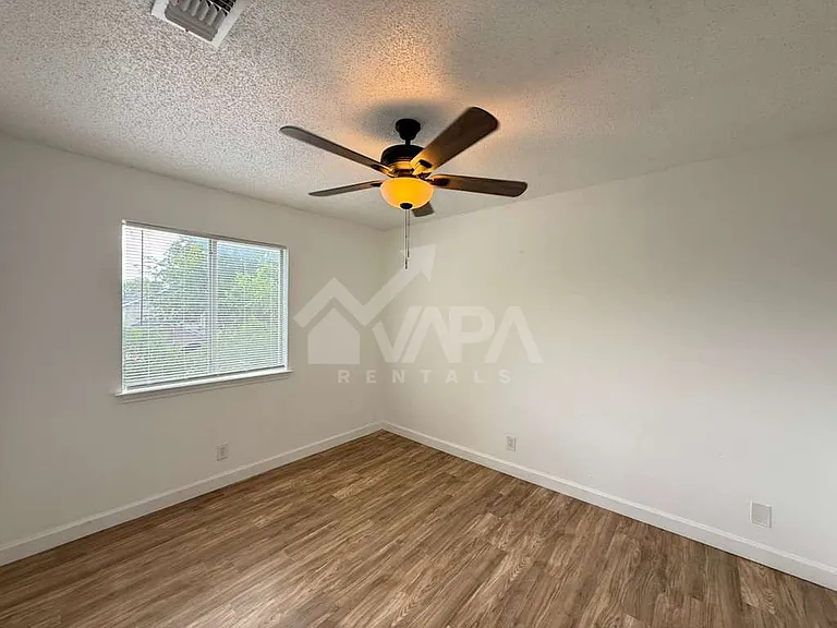 3230 Bear Springs Dr — Photo 20
