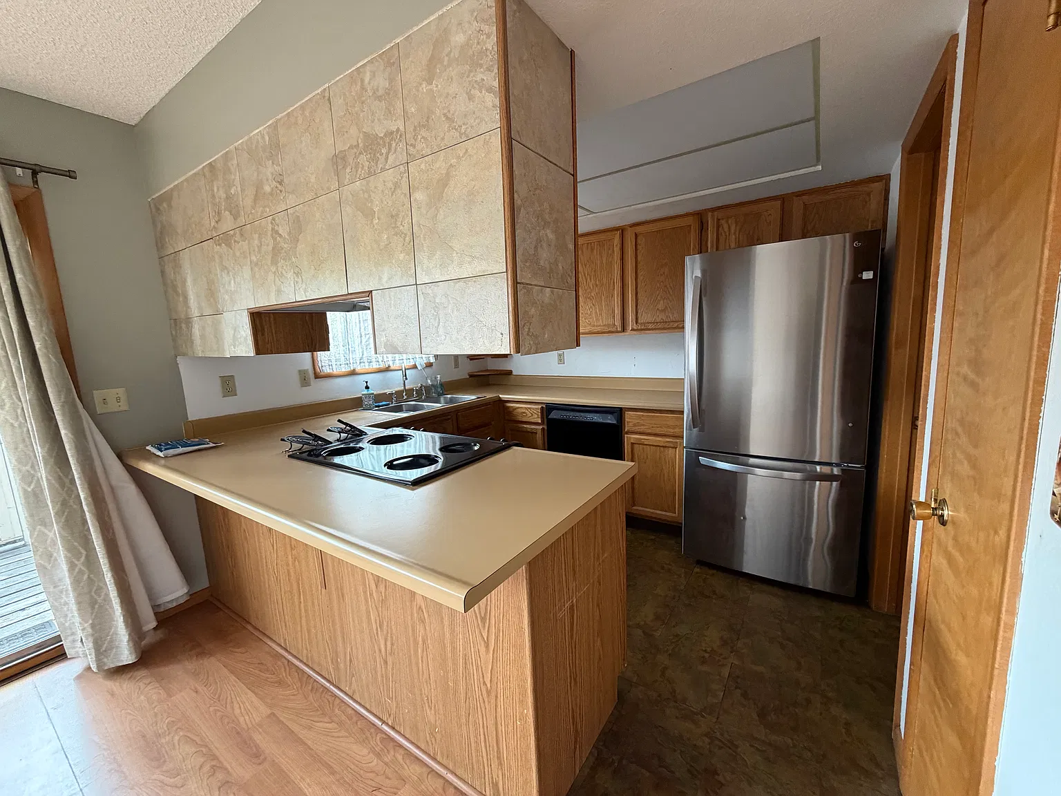 3 bed, 2.5 bath, 1600 sqft, $2,400 — Photo 3