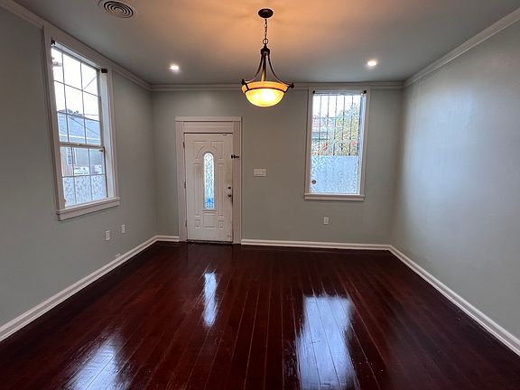 2nd image of 2715 Urquhart St