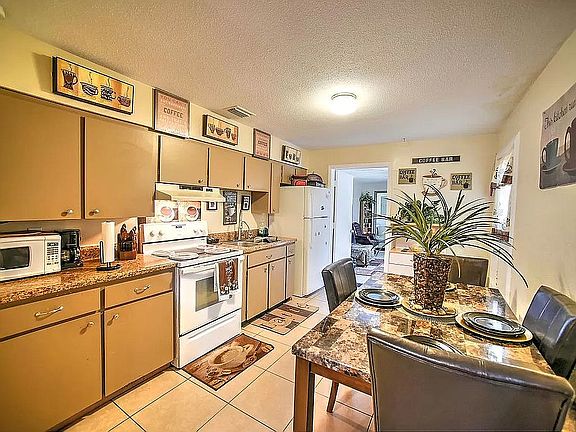 4th image of 1440 Primrose Ln