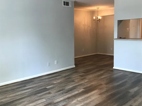 4631 Wild Indigo St APT 560, Houston, TX 77027