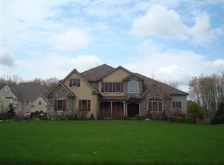6582 Summer Wind Dr, Brecksville, OH 44141