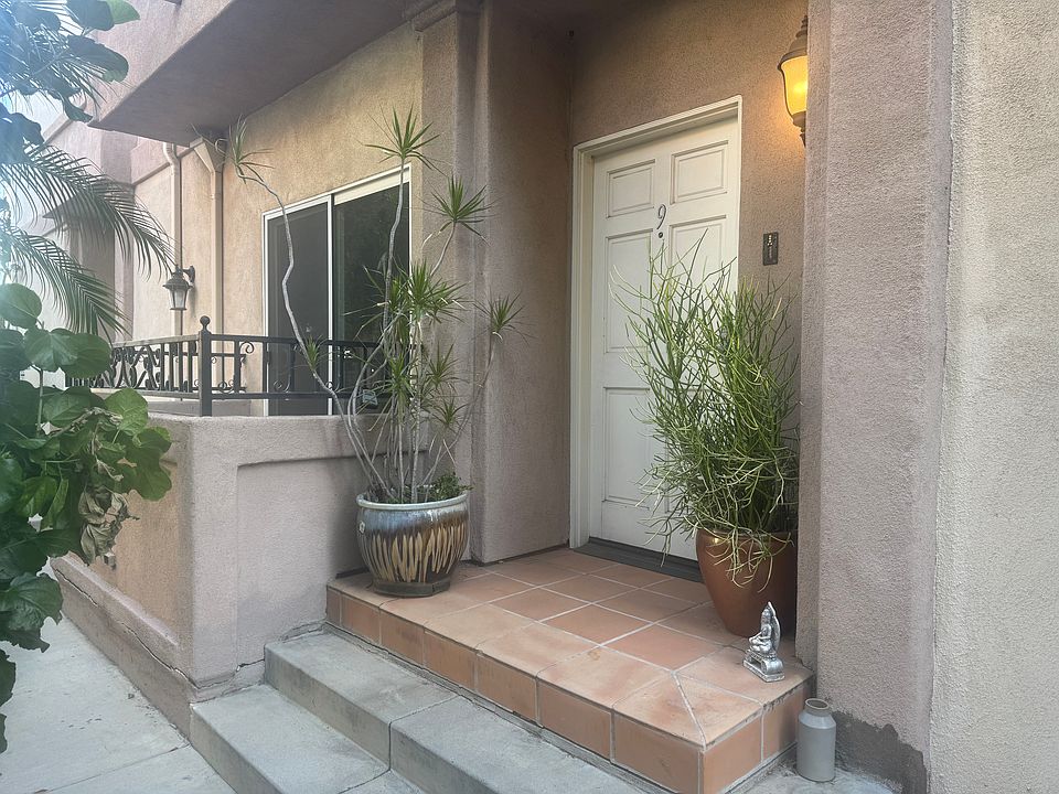 1st image of 16426 Kittridge St Unit 9