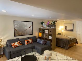 2431 N Calvert St, Baltimore, MD 21218