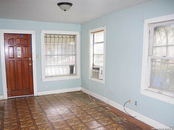 3rd image of 3032 W SALINAS ST