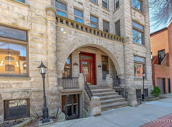3rd image of 551 W Belden Ave APT 3RW