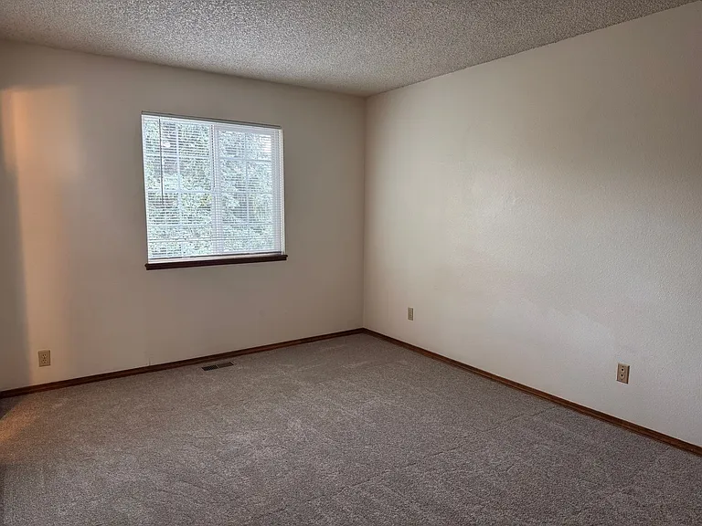 3827 Glenhurst St — Photo 11