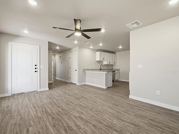 2nd image of 526 Colorado
