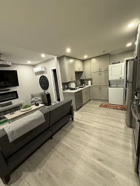 Studio, 1.0 bath, 450 sqft, $1,900 — Photo 2