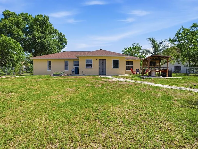 1011 Winifred Way — Photo 27