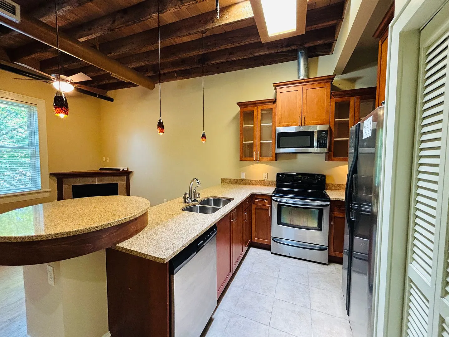 1 Bedroom, 1 Bath Apartment — Photo 4