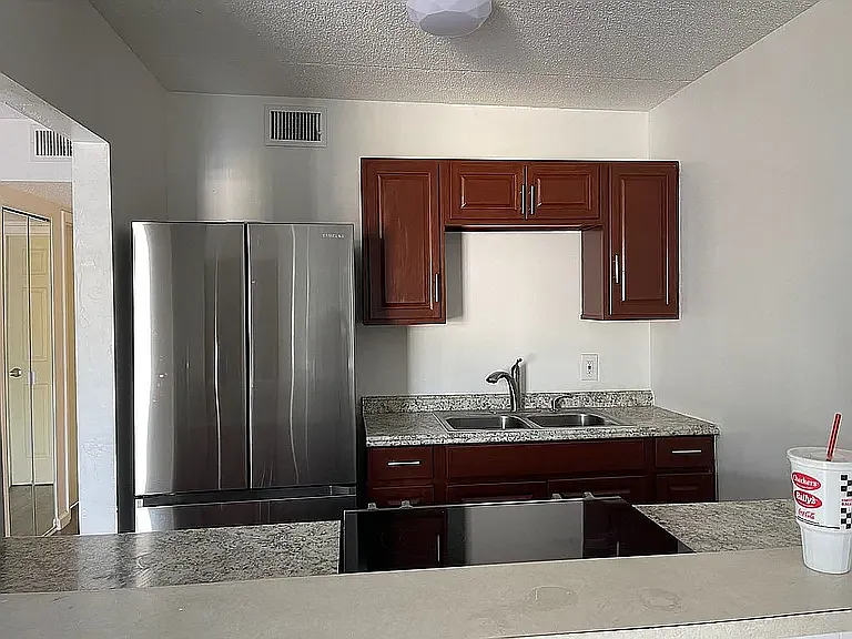 411 N Halifax Ave — Photo 2