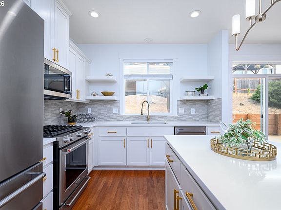 5th image of 35551 Portland View Dr