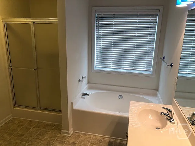 225 Lexington Cir — Photo 26