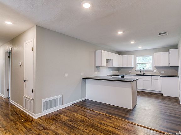 4th image of 310 SARATOGA DR