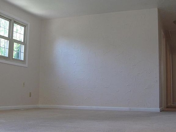 4th image of 7735 Crestwood Ln
