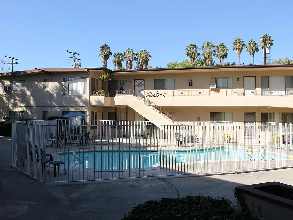 525 W Alpine St
