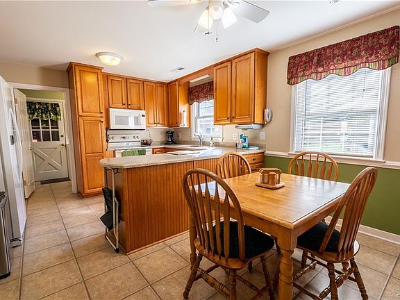 5th image of 9301 Cedar Ln