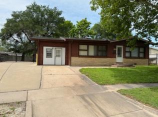 1202 E El Monte St, Wichita, KS 67216