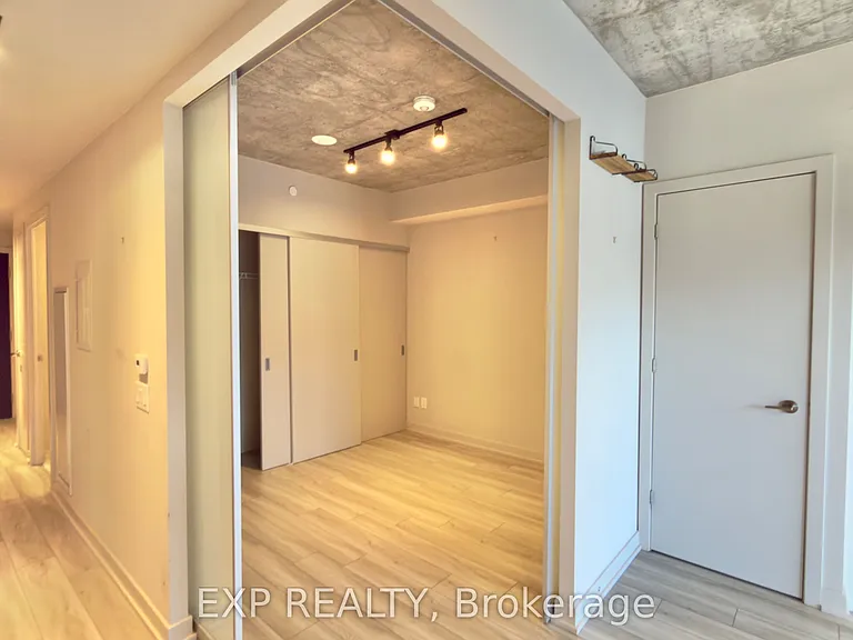458 Richmond St W #401 — Photo 10