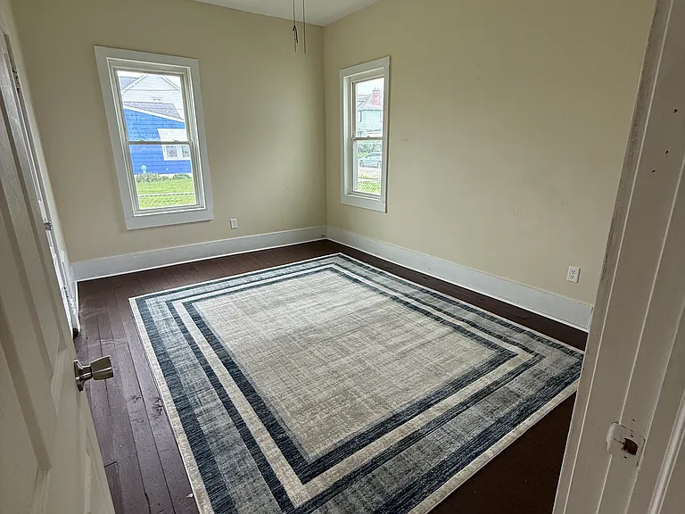 1309 E Walnut St — Photo 6