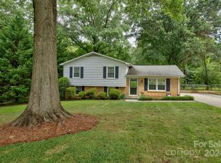 1201 Vickie Ln, Matthews, NC 28104