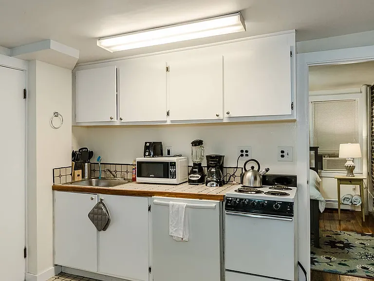 72 Revere St #A — Photo 5