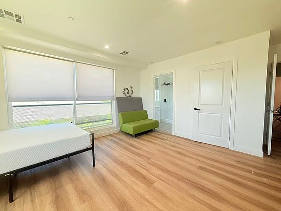 2nd image of 3027 1/2 Walton Ave #2