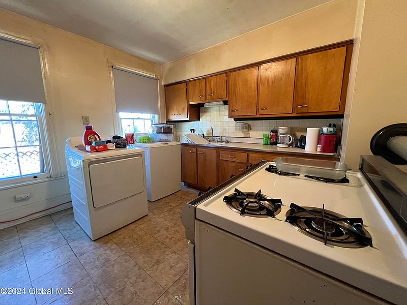 4th image of 227 Stow Avenue