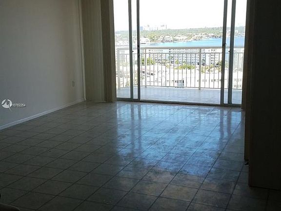 4th image of 18031 Biscayne Blvd #15013