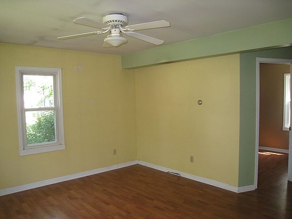4th image of 1912 Cambridge Dr