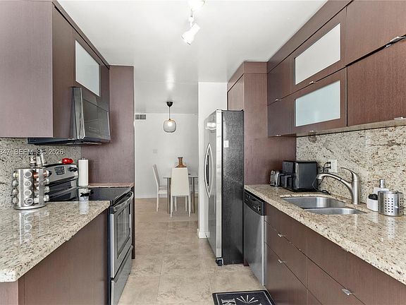 4th image of 18071 Biscayne Blvd APT 1404