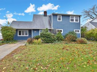 103 Hamlet Rd, Levittown, NY 11756