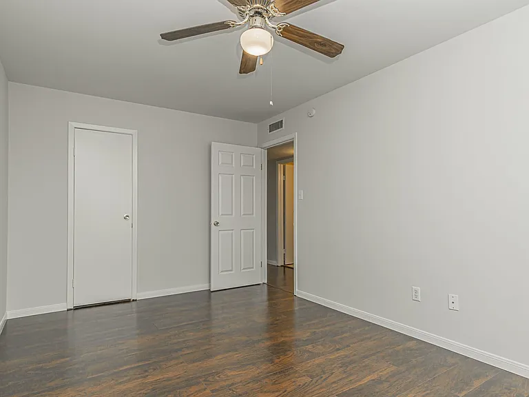 600 19th St #11 — Photo 16