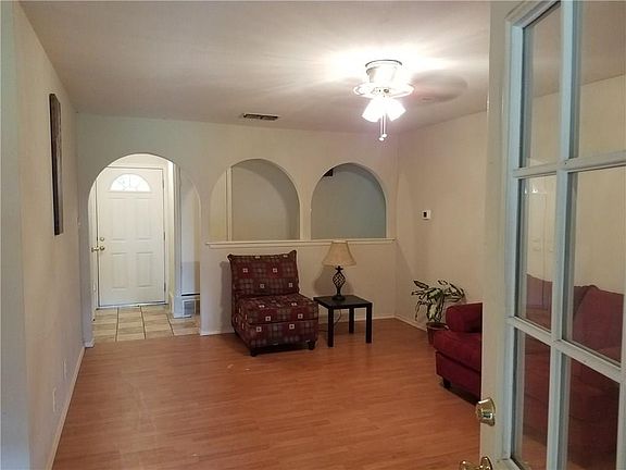 4th image of 621 Crosby Ave
