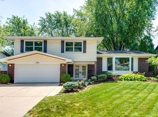 1015 E Crabtree Dr, Arlington Heights, IL