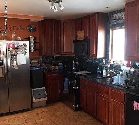 3rd image of 127 Cedarview Ave