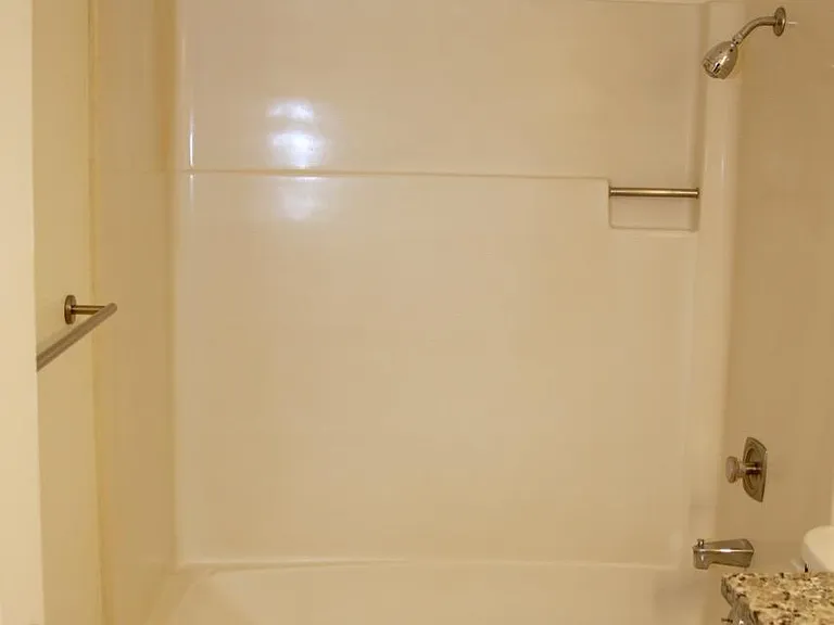225 SW Kalmia St #A — Photo 17