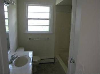 4th image of 77 St James Ave