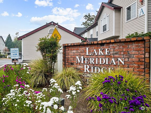 The condo complex, with guaranteed minimum 85% owner occupancy is conveniently located to many amenities. >
