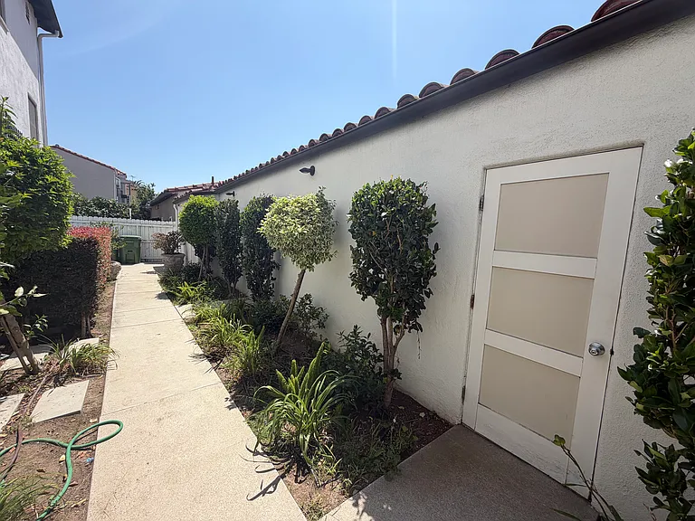 1047 S Orange Grove Ave #1 — Photo 42