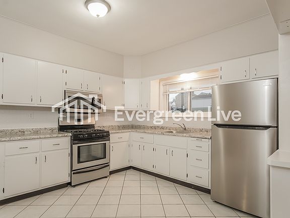 5th image of 2209 Front St