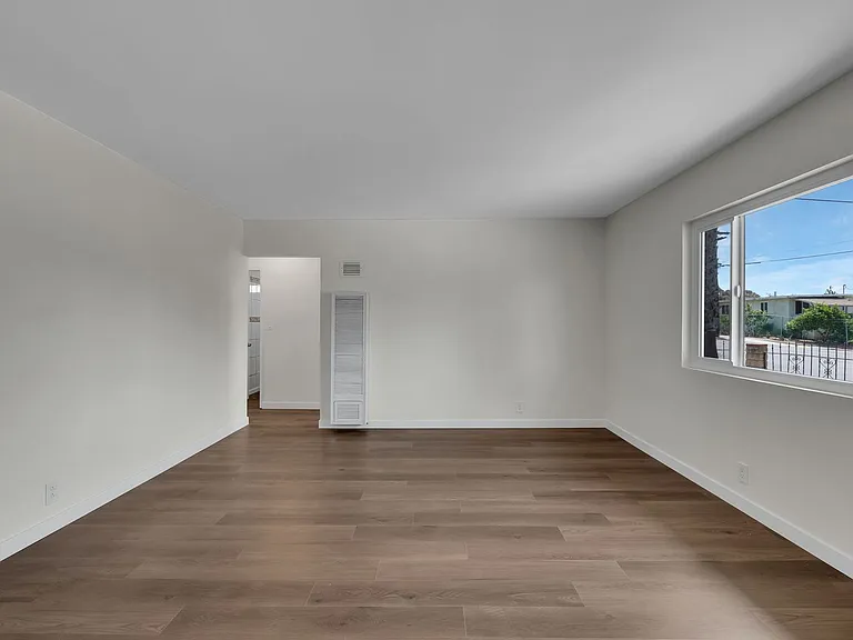 4366 Hilltop Dr — Photo 15